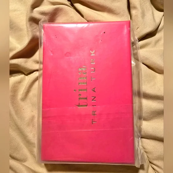 NWT Small Black and white Trina Turk Wallet - Picture 2 of 4